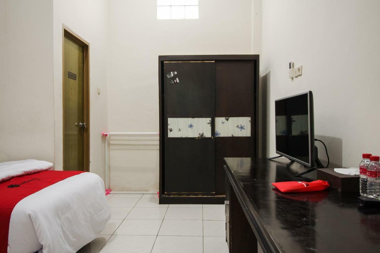 Reddoorz Syariah Near Fort Marlborough ブンクル エクステリア 写真