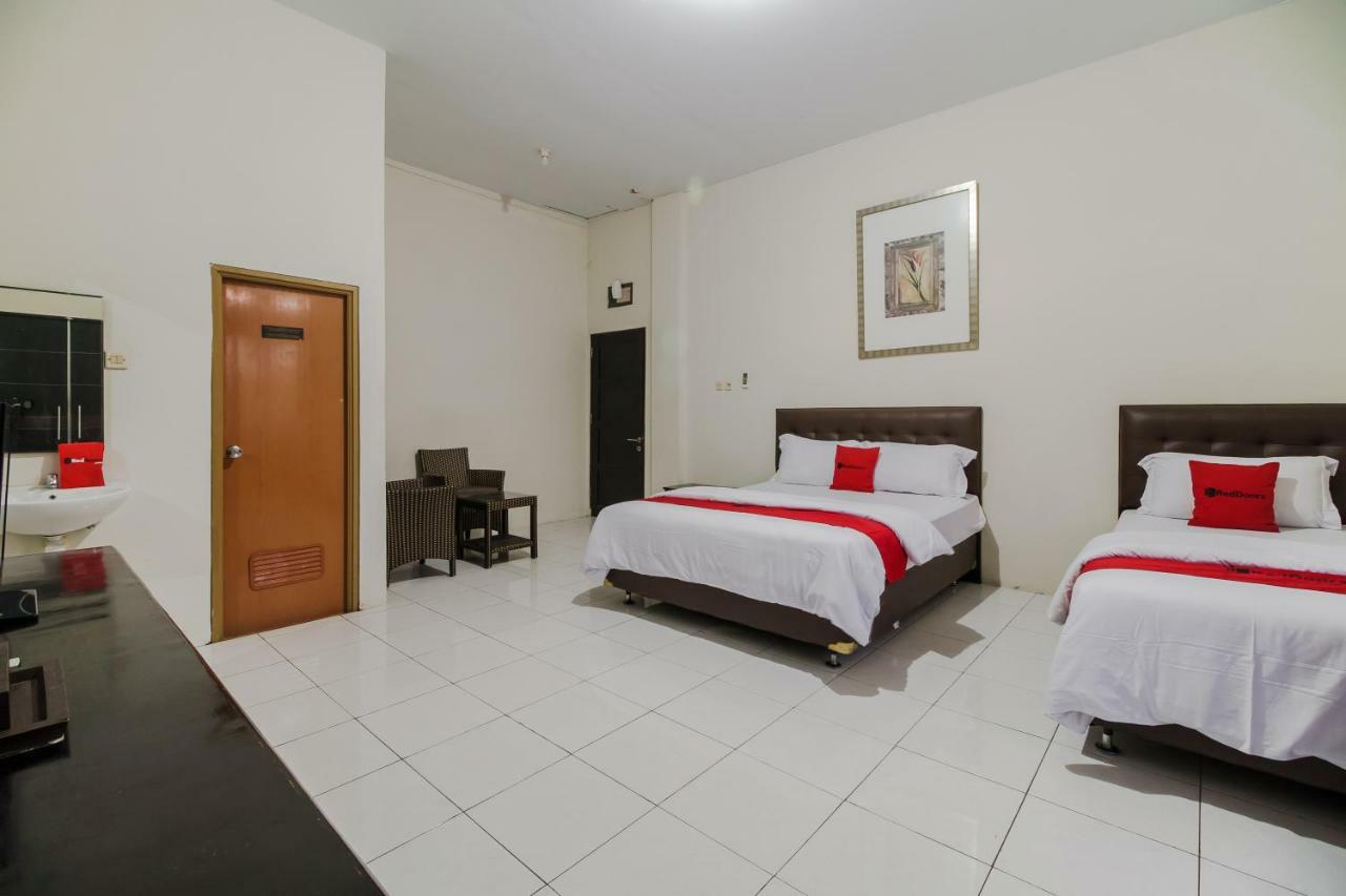 Reddoorz Syariah Near Fort Marlborough ブンクル エクステリア 写真