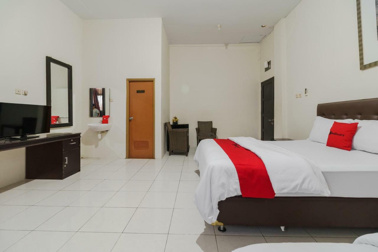 Reddoorz Syariah Near Fort Marlborough ブンクル エクステリア 写真